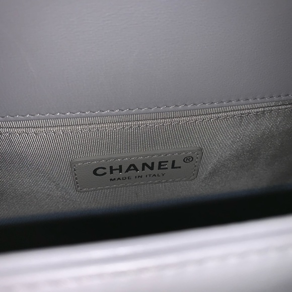 SOLD Chanel Old Medium Lambskin Quilted Boy Bag - Picture 3 of 8